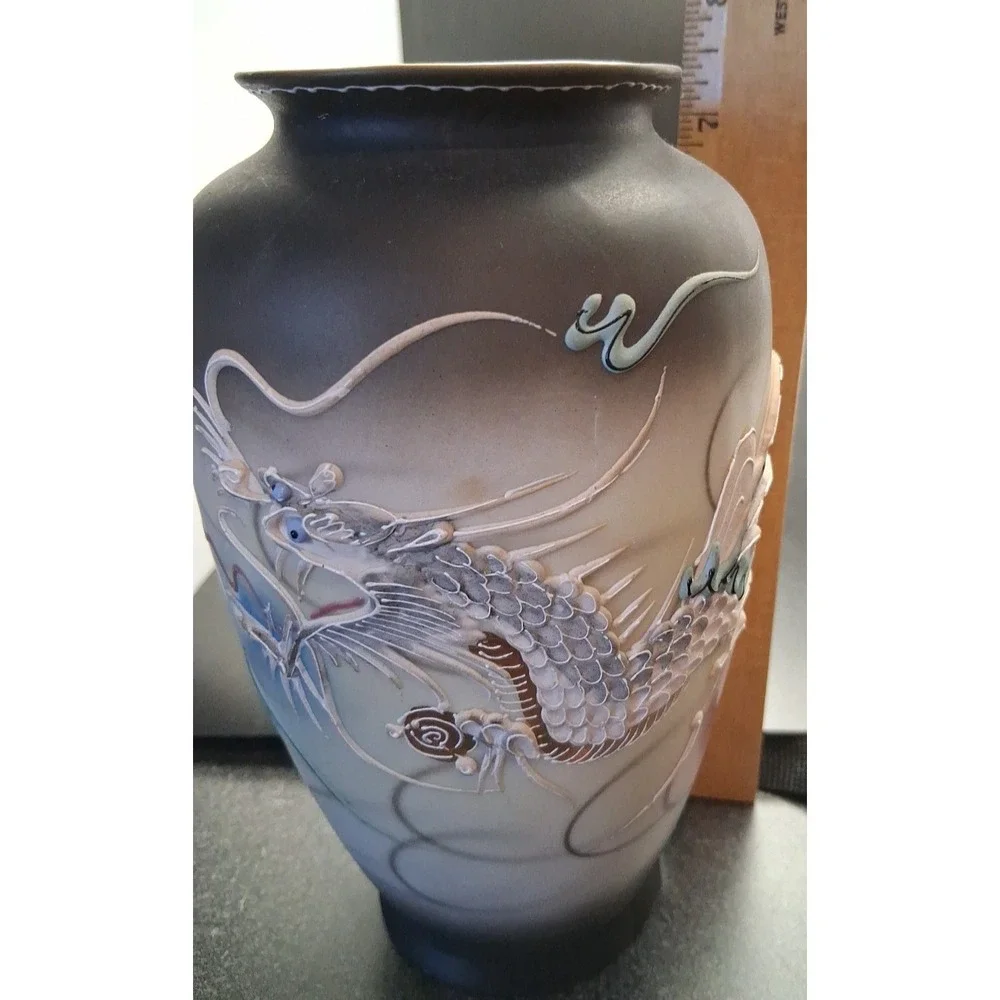Dragon Ware Moriage Vase Color Black & White Japan